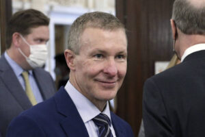 TOM BRENNER/THE WASHINGTON POST VIA ASSOCIATED PRESS
                                Scott Kirby, CEO of United Airlines, during a Senate Commerce, Science, and Transportation oversight hearing, in December 2021, on Capitol Hill in Washington. In a memo to customers, today, Kirby tried to reassure travelers that safety is the airlines top priority.