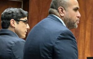 LEILA FUJIMORI / LFUJIMORI@STARADVERTISER.COM
Deputy Public Defender Titiimaea Taase, right, and Scott DeAngelo looked at jurors in Circuit Court today.